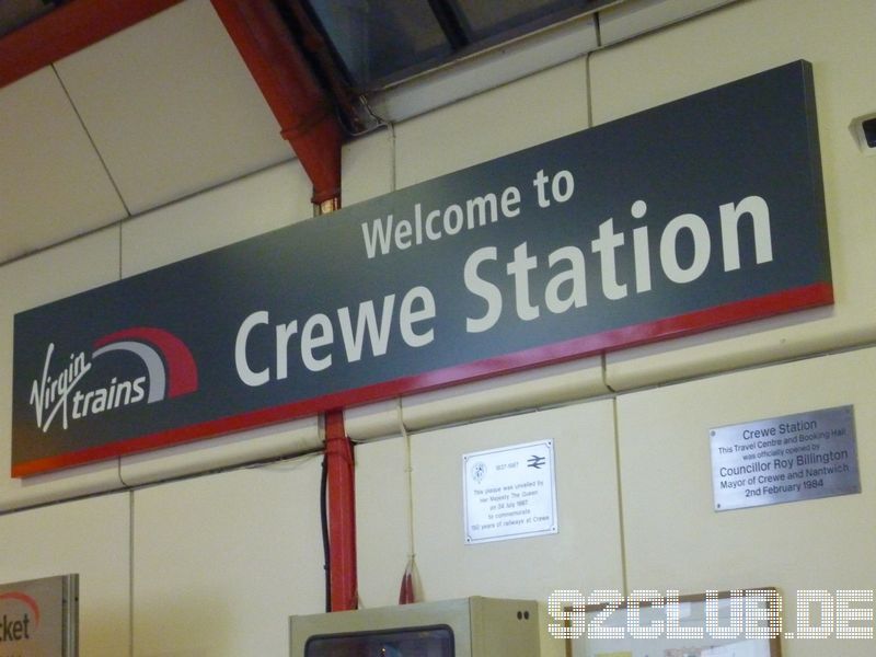 Alexandra Stadium - Crewe Alexandra, Die Stadt wurde nach dem Bahnhof benannt, nicht umgekehrt!