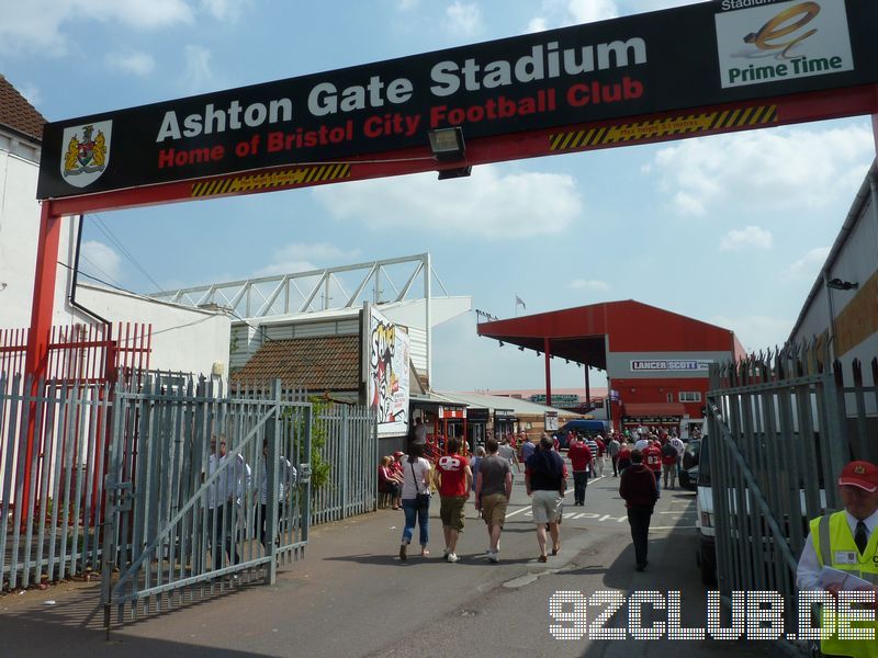 Bristol City - Nottingham Forest, Ashton Gate, Championship, 25.04.2011 - 