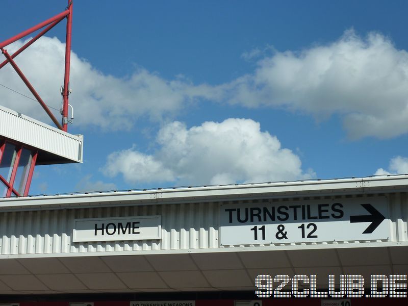 Crawley Town - Gillingham FC, Broadfield Stadium, League One, 07.09.2013 - 